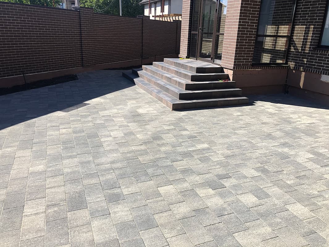 kollekcziya kvadro granit bazalt